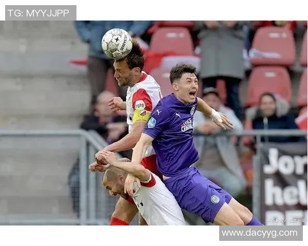 前进之鹰与乌之间的较量展现出勇气与智慧的碰撞与融合